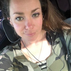 Meet your Posher, Angela